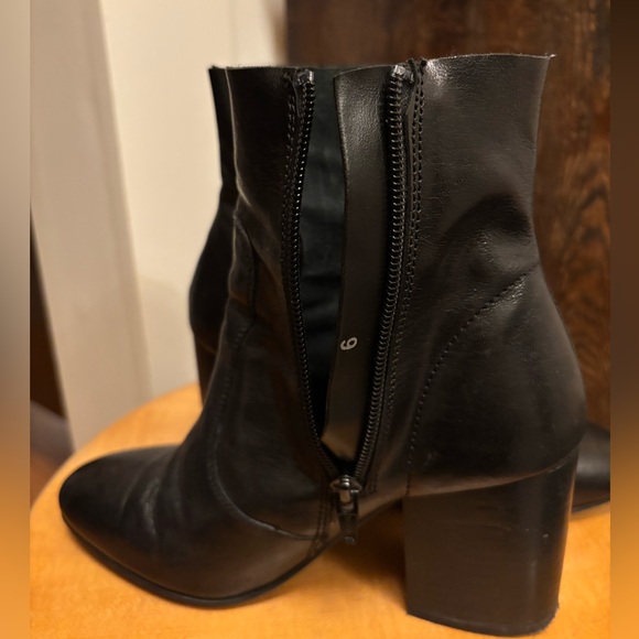 Saks OFF 5th Black Block Heel Pleather Ankle Boots, Women’s size 6 - Picture 5 of 6